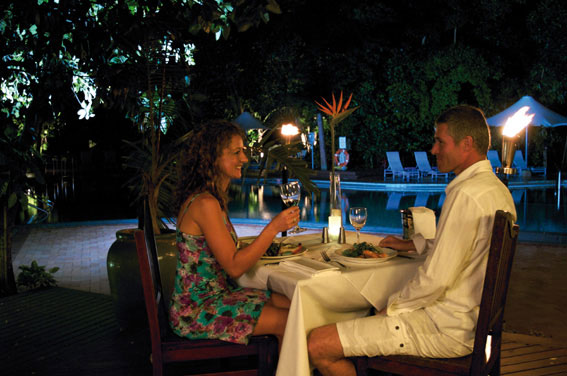 GIR_Emeralds-Dining_L Emeralds Restaurant Cairns